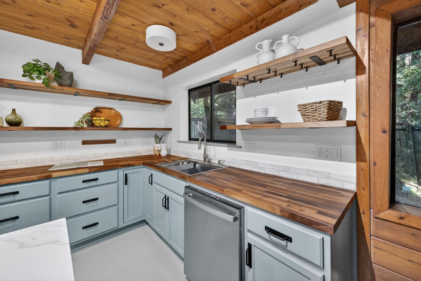 Detail Gallery Image 13 of 62 For 15194 Big Basin Way, Boulder Creek,  CA 95006 - 4 Beds | 3 Baths