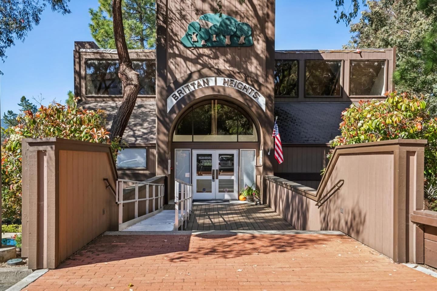 Detail Gallery Image 18 of 24 For 3314 Brittan Ave #1,  San Carlos,  CA 94070 - 3 Beds | 2 Baths