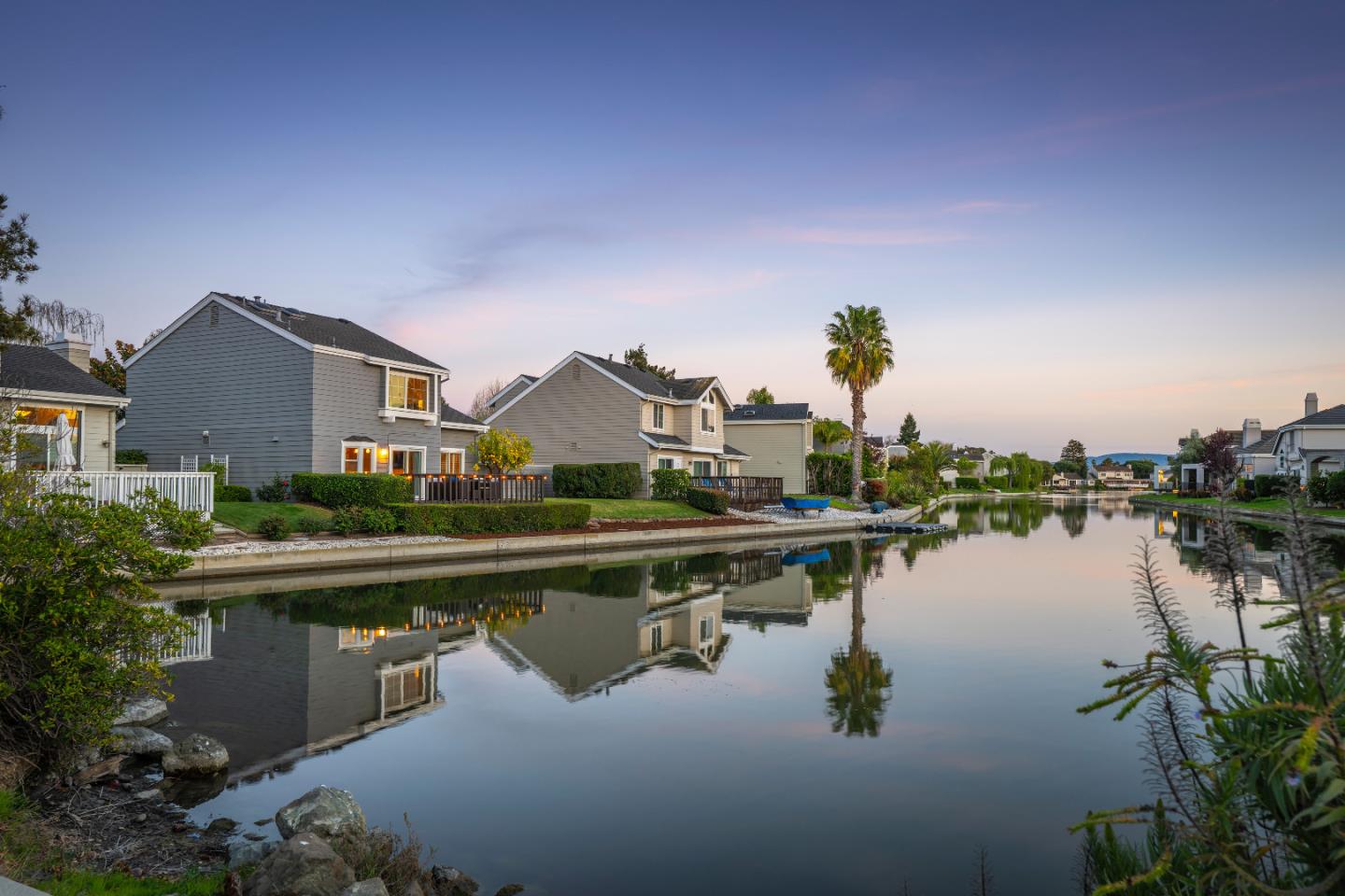 Detail Gallery Image 10 of 67 For 716 Newport Cir, Redwood City,  CA 94065 - 3 Beds | 2/1 Baths