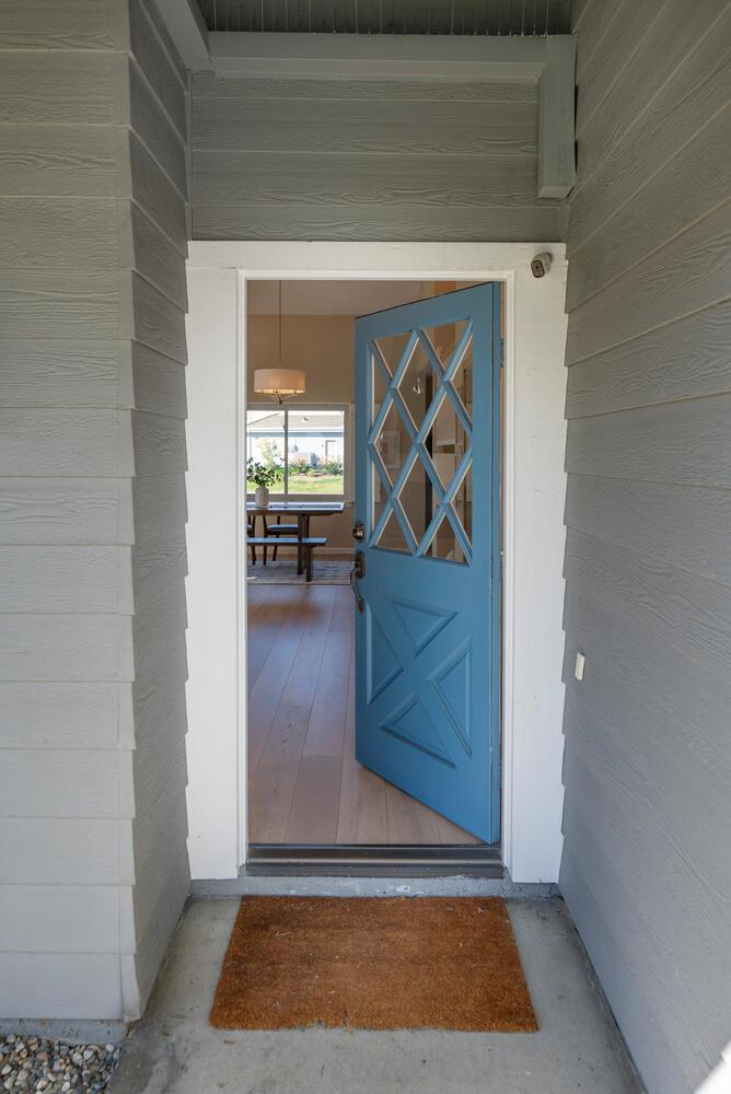 Detail Gallery Image 17 of 67 For 716 Newport Cir, Redwood City,  CA 94065 - 3 Beds | 2/1 Baths