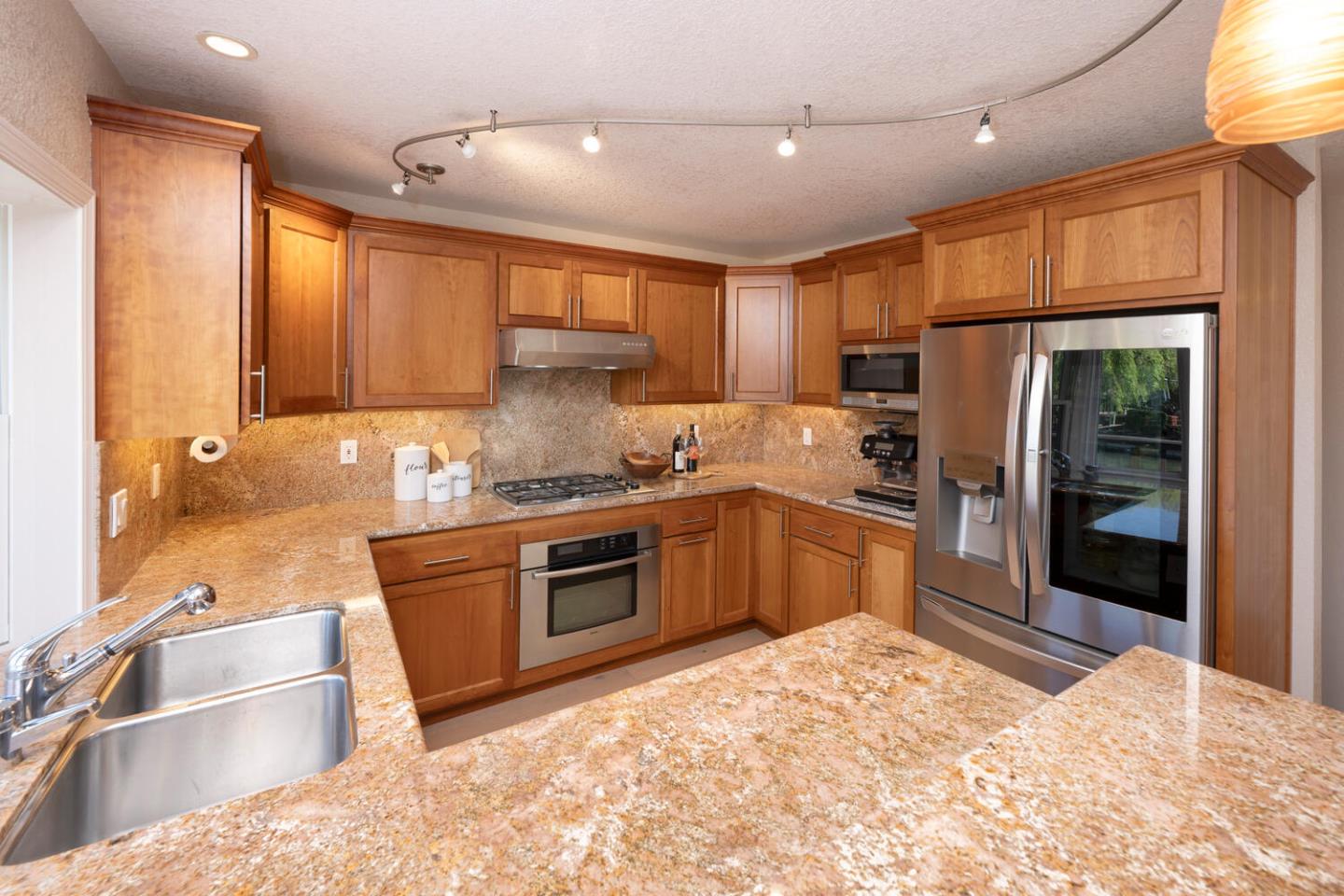 Detail Gallery Image 30 of 67 For 716 Newport Cir, Redwood City,  CA 94065 - 3 Beds | 2/1 Baths