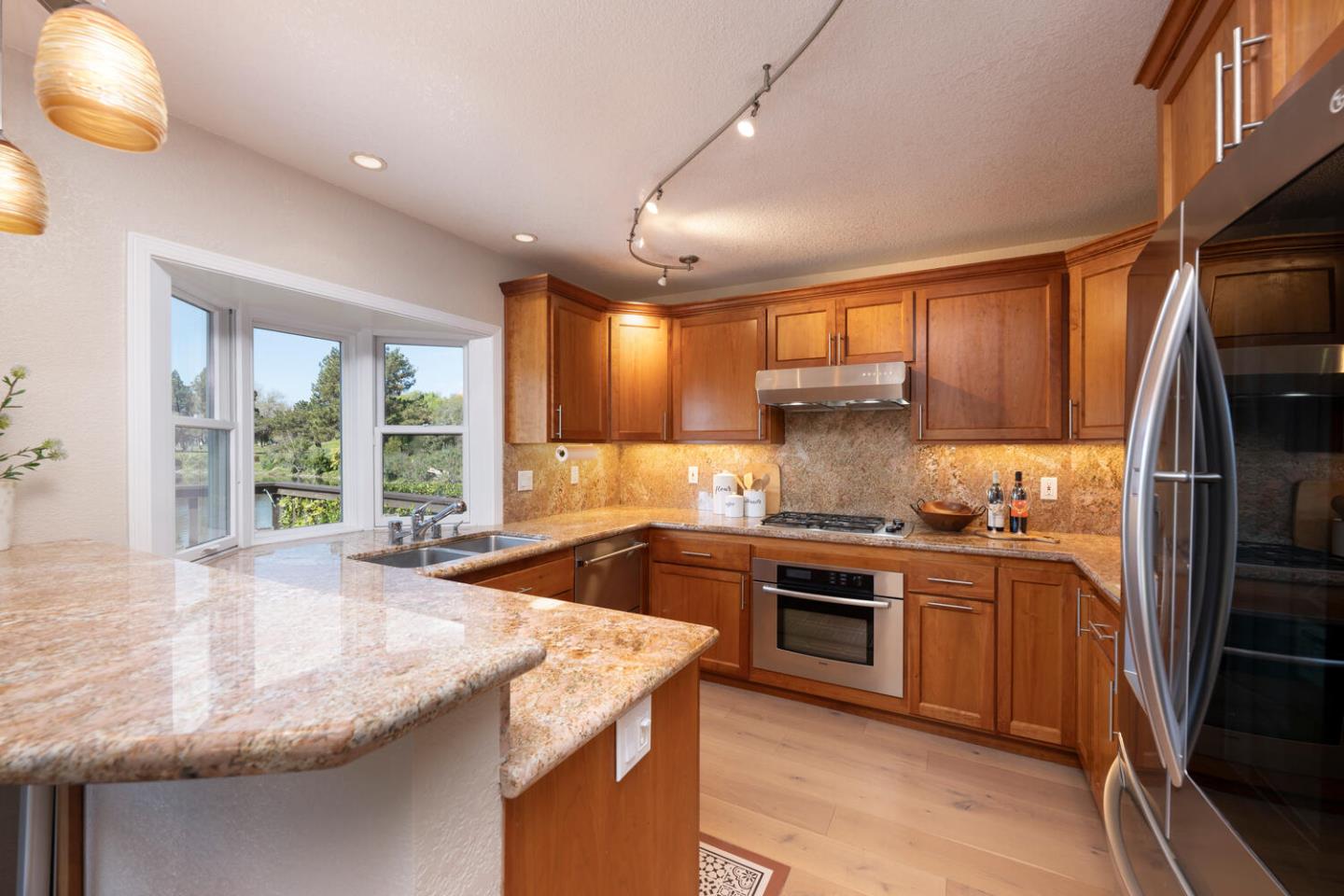 Detail Gallery Image 31 of 67 For 716 Newport Cir, Redwood City,  CA 94065 - 3 Beds | 2/1 Baths