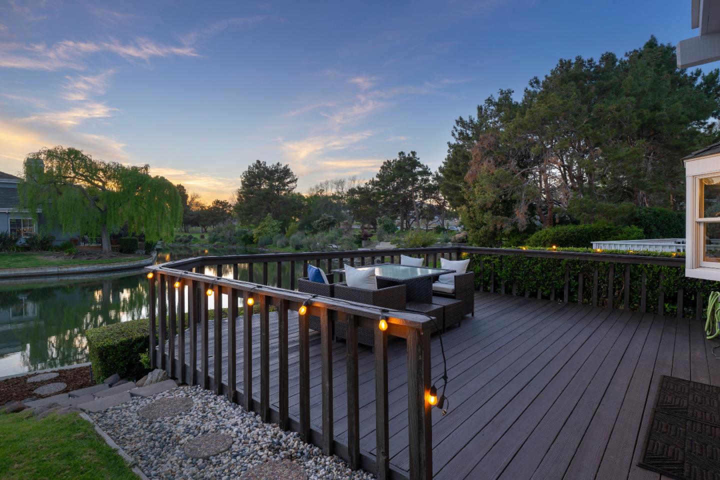 Detail Gallery Image 6 of 67 For 716 Newport Cir, Redwood City,  CA 94065 - 3 Beds | 2/1 Baths