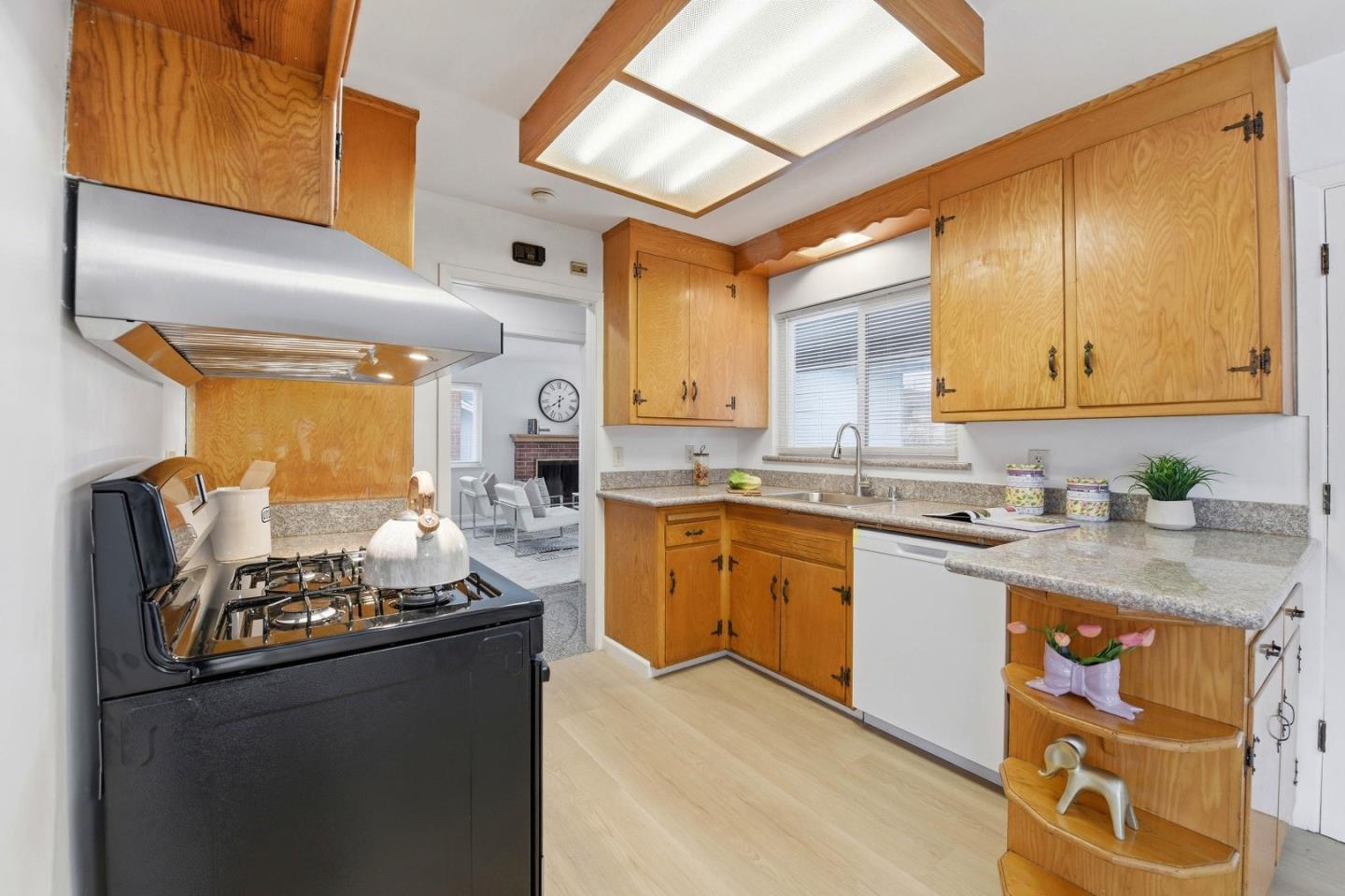 Detail Gallery Image 13 of 43 For 2767 Winchester Dr, Hayward,  CA 94541 - 4 Beds | 2 Baths