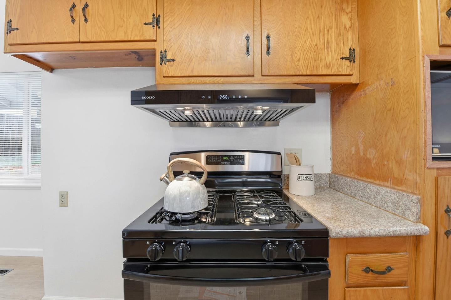 Detail Gallery Image 16 of 43 For 2767 Winchester Dr, Hayward,  CA 94541 - 4 Beds | 2 Baths