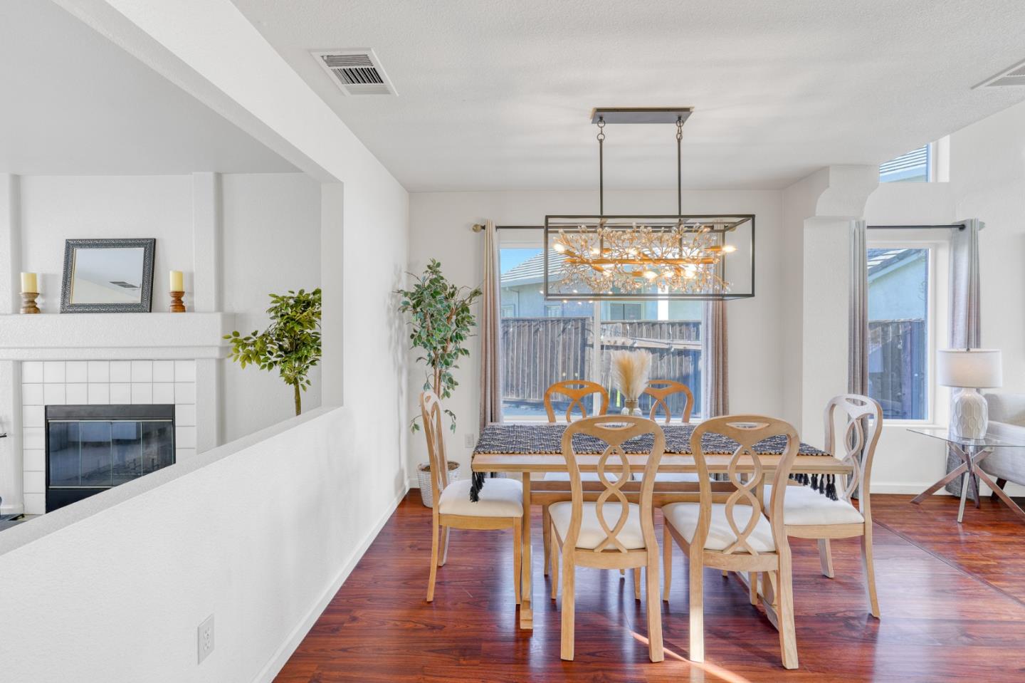 Detail Gallery Image 13 of 50 For 4508 Muledeer Ct, Antioch,  CA 94509 - 4 Beds | 2/1 Baths