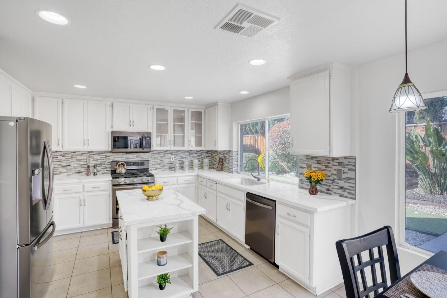 Detail Gallery Image 4 of 50 For 4508 Muledeer Ct, Antioch,  CA 94509 - 4 Beds | 2/1 Baths