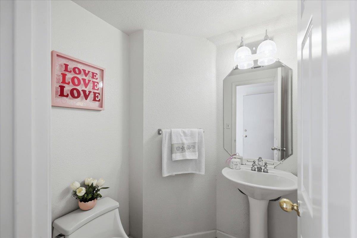 Detail Gallery Image 23 of 27 For 1287 Hazlett Ct, San Jose,  CA 95131 - 4 Beds | 2/1 Baths