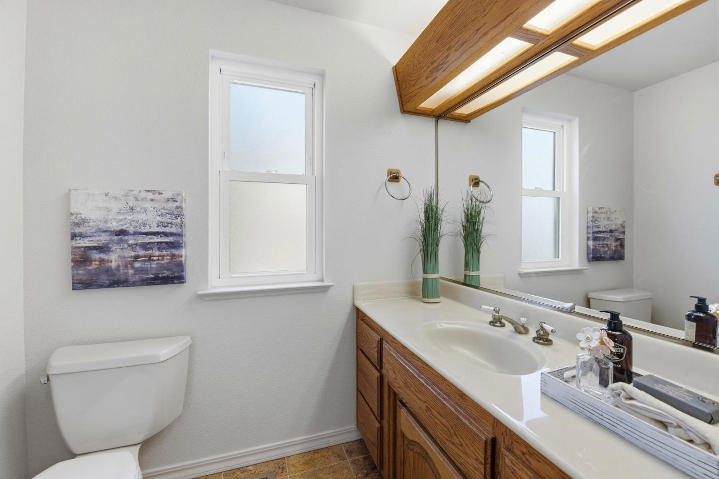 Detail Gallery Image 15 of 60 For 26854 Grandview Ave, Hayward,  CA 94542 - 4 Beds | 2/1 Baths
