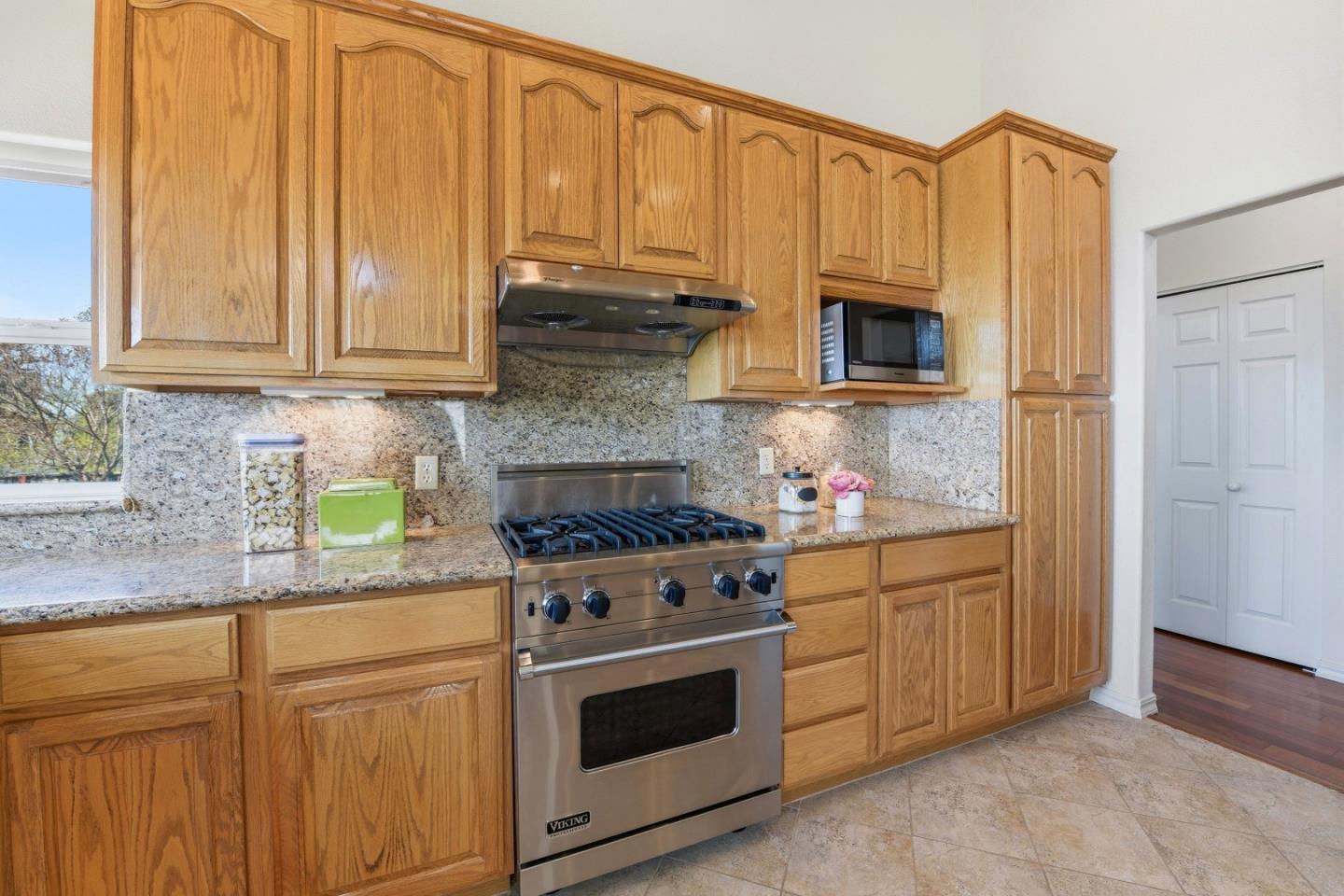 Detail Gallery Image 22 of 60 For 26854 Grandview Ave, Hayward,  CA 94542 - 4 Beds | 2/1 Baths