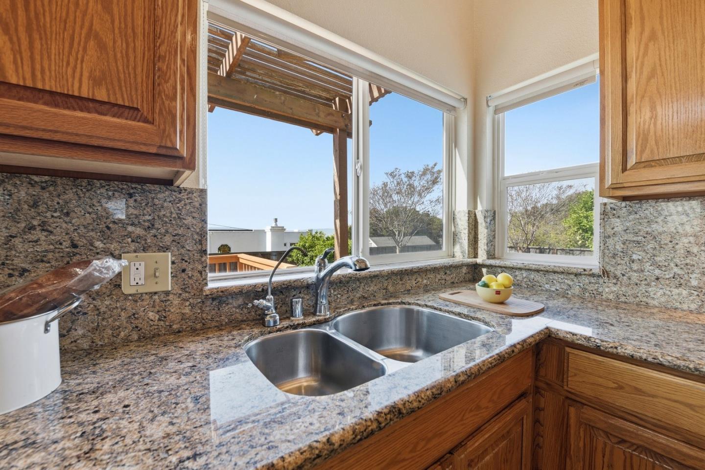 Detail Gallery Image 23 of 60 For 26854 Grandview Ave, Hayward,  CA 94542 - 4 Beds | 2/1 Baths