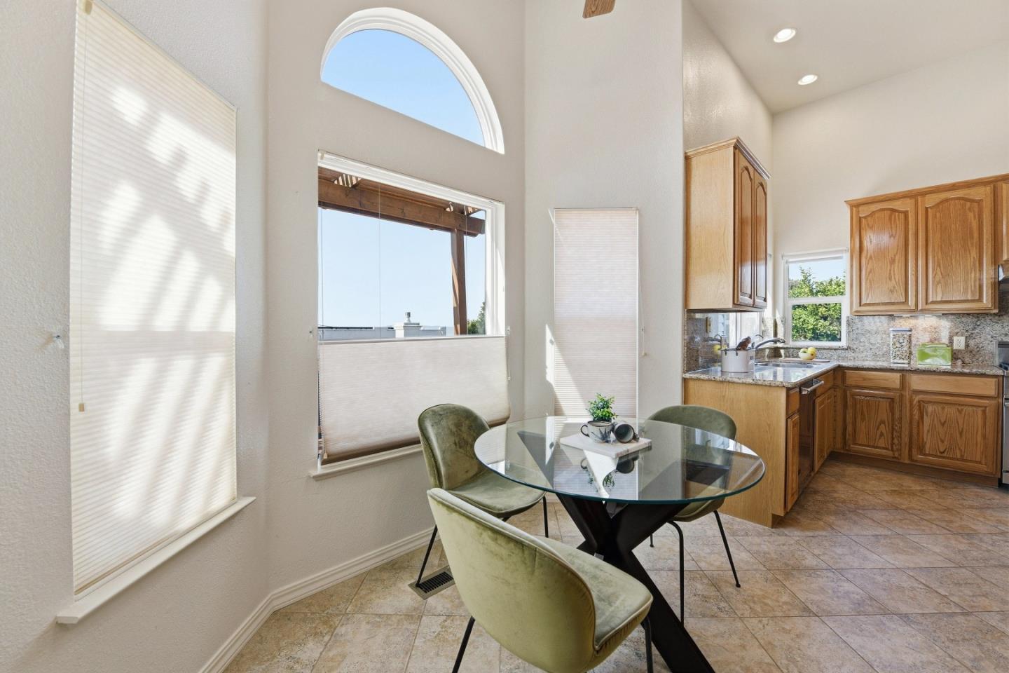 Detail Gallery Image 25 of 60 For 26854 Grandview Ave, Hayward,  CA 94542 - 4 Beds | 2/1 Baths