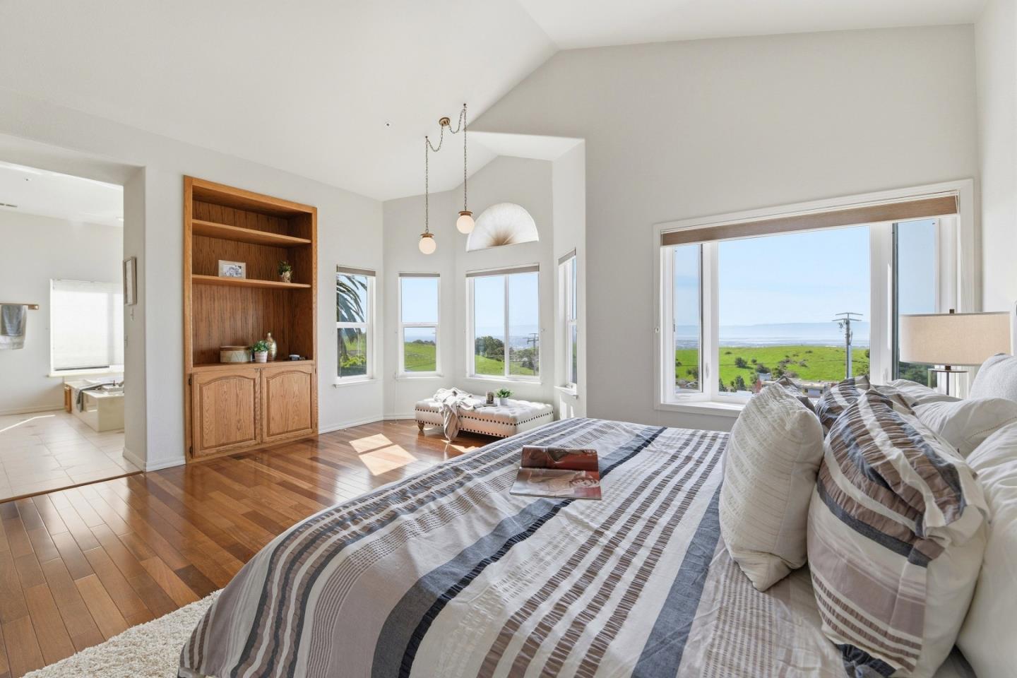 Detail Gallery Image 39 of 60 For 26854 Grandview Ave, Hayward,  CA 94542 - 4 Beds | 2/1 Baths