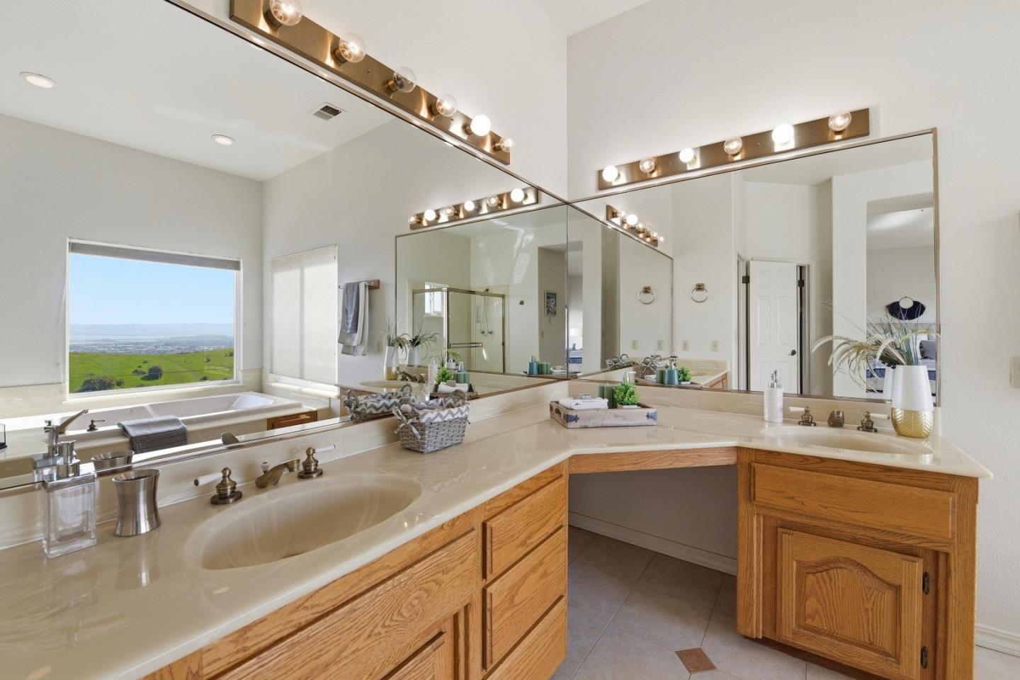 Detail Gallery Image 45 of 60 For 26854 Grandview Ave, Hayward,  CA 94542 - 4 Beds | 2/1 Baths