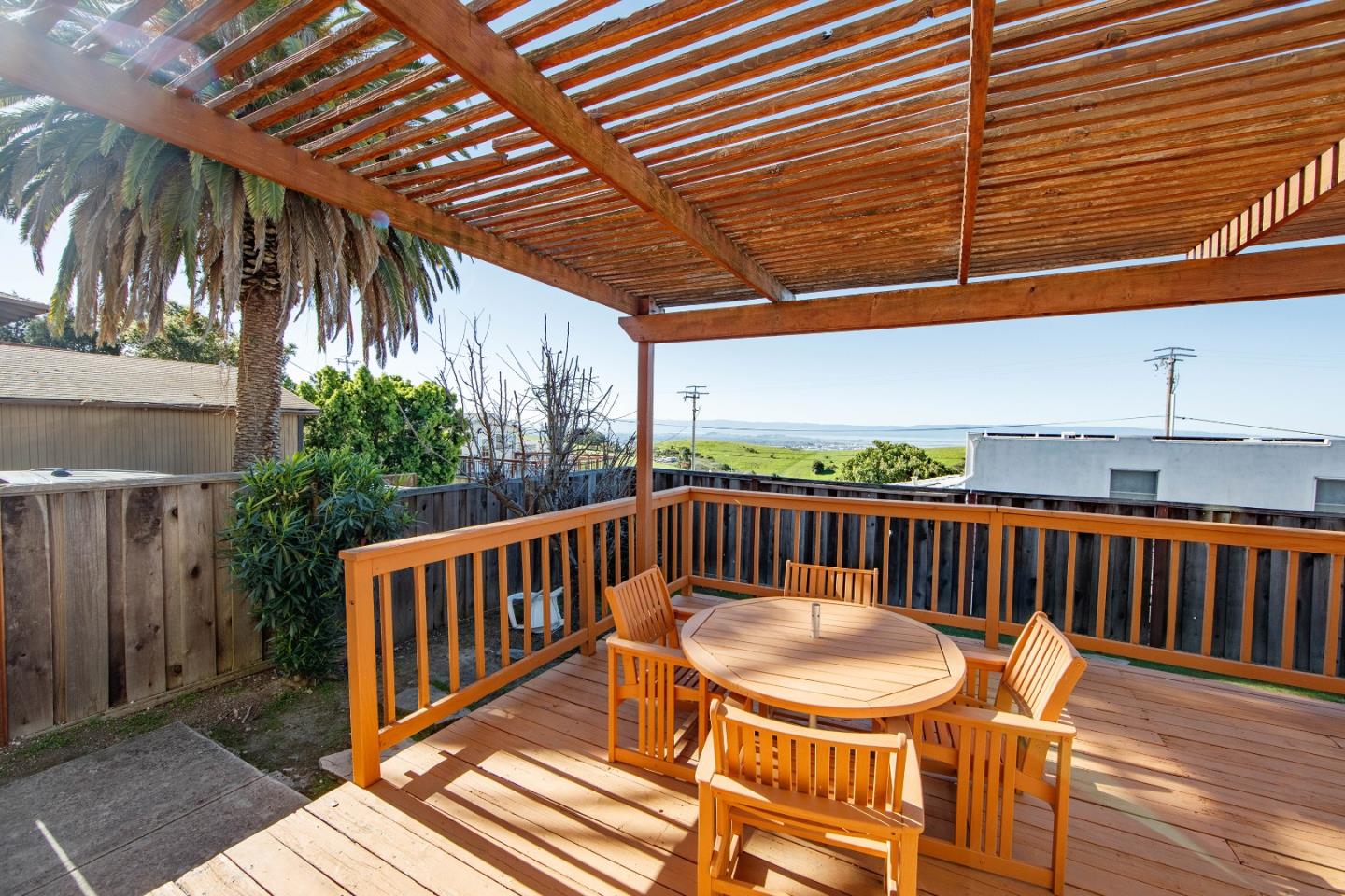 Detail Gallery Image 7 of 12 For 26854 Grandview Ave, Hayward,  CA 94542 - 4 Beds | 2/1 Baths