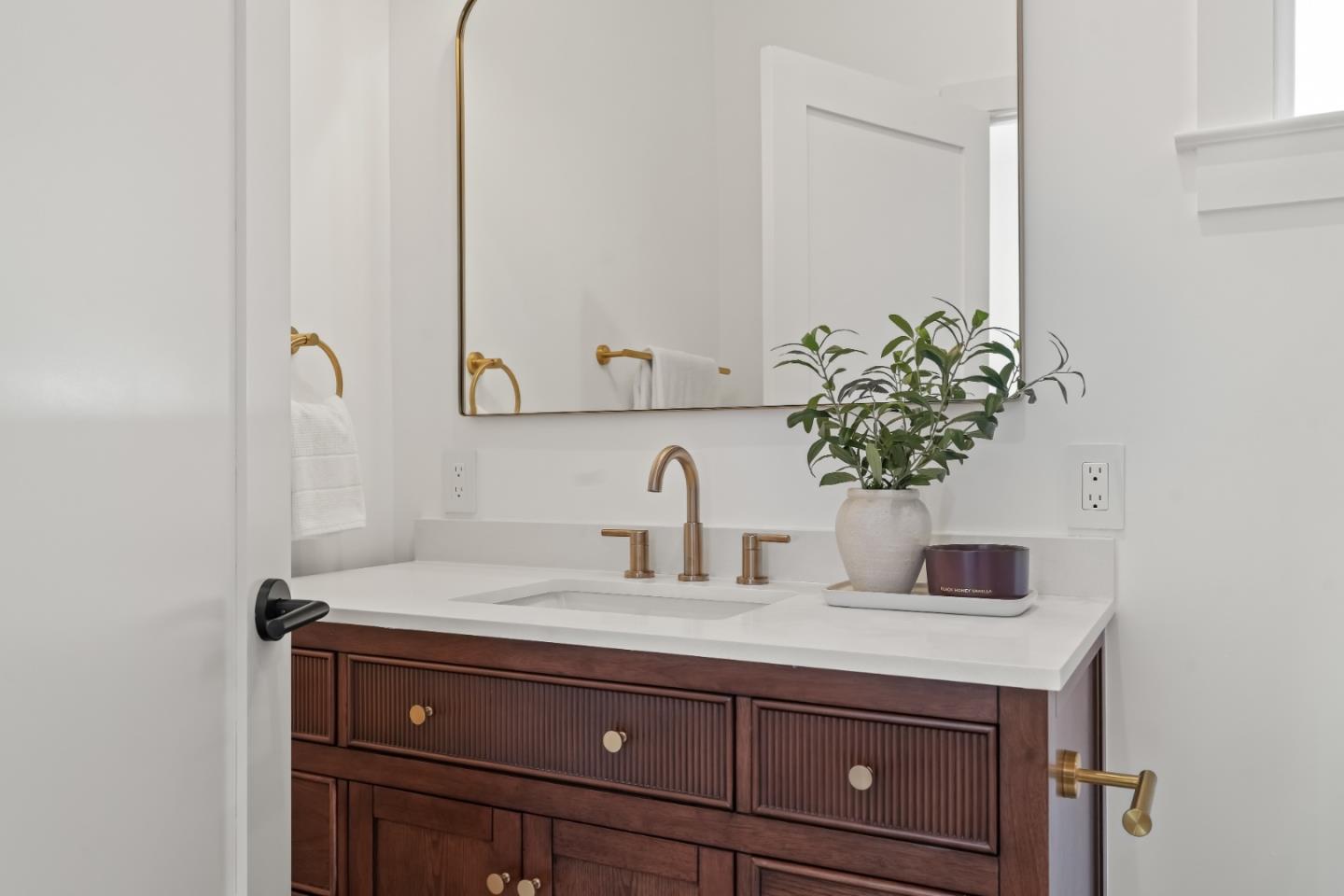 Detail Gallery Image 17 of 67 For 876 San Felipe Ave, San Bruno,  CA 94066 - 4 Beds | 4 Baths