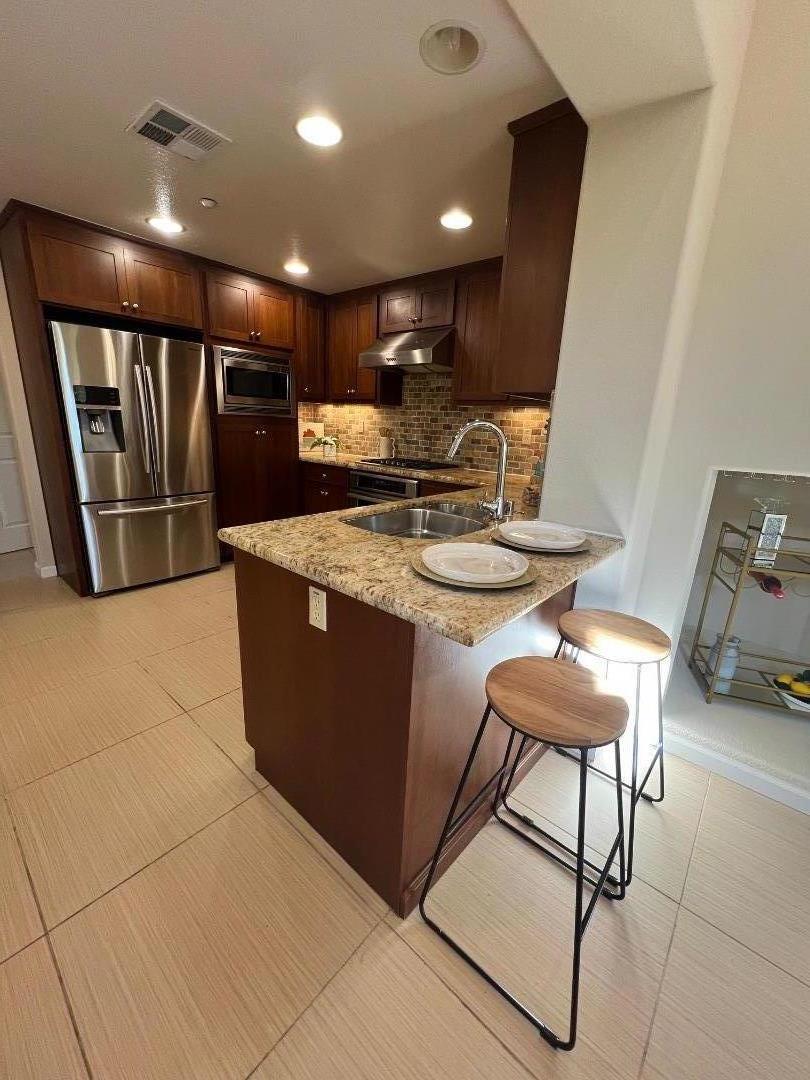 Detail Gallery Image 11 of 52 For 554 Dovecote Ln #2,  Livermore,  CA 94551 - 2 Beds | 2 Baths