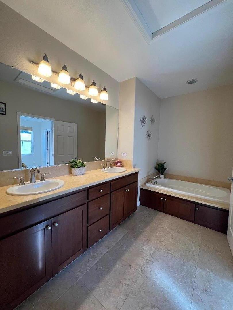 Detail Gallery Image 28 of 52 For 554 Dovecote Ln #2,  Livermore,  CA 94551 - 2 Beds | 2 Baths