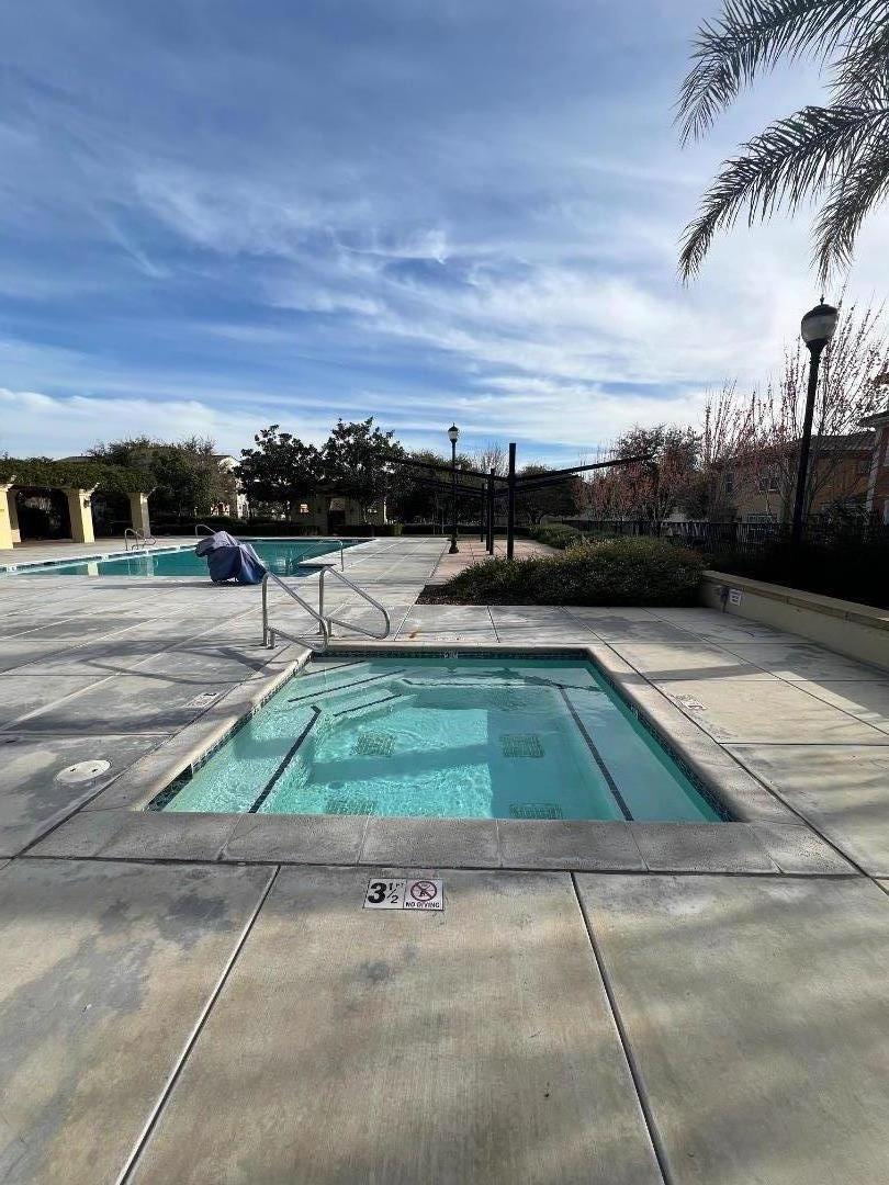 Detail Gallery Image 38 of 52 For 554 Dovecote Ln #2,  Livermore,  CA 94551 - 2 Beds | 2 Baths