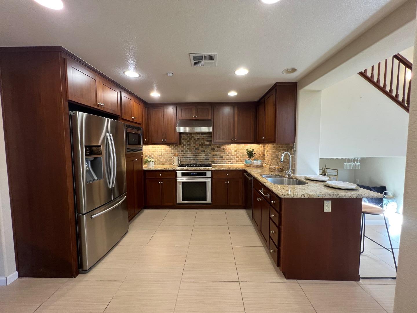 Detail Gallery Image 6 of 52 For 554 Dovecote Ln #2,  Livermore,  CA 94551 - 2 Beds | 2 Baths