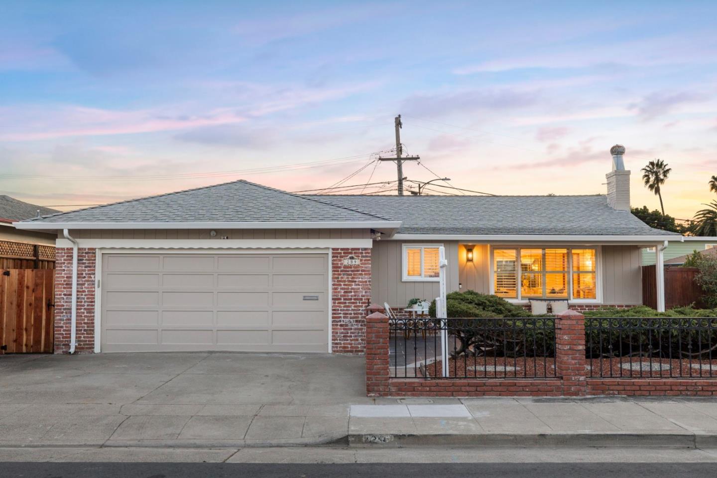 Detail Gallery Image 4 of 74 For 239 Prague St, San Mateo,  CA 94401 - 3 Beds | 2 Baths