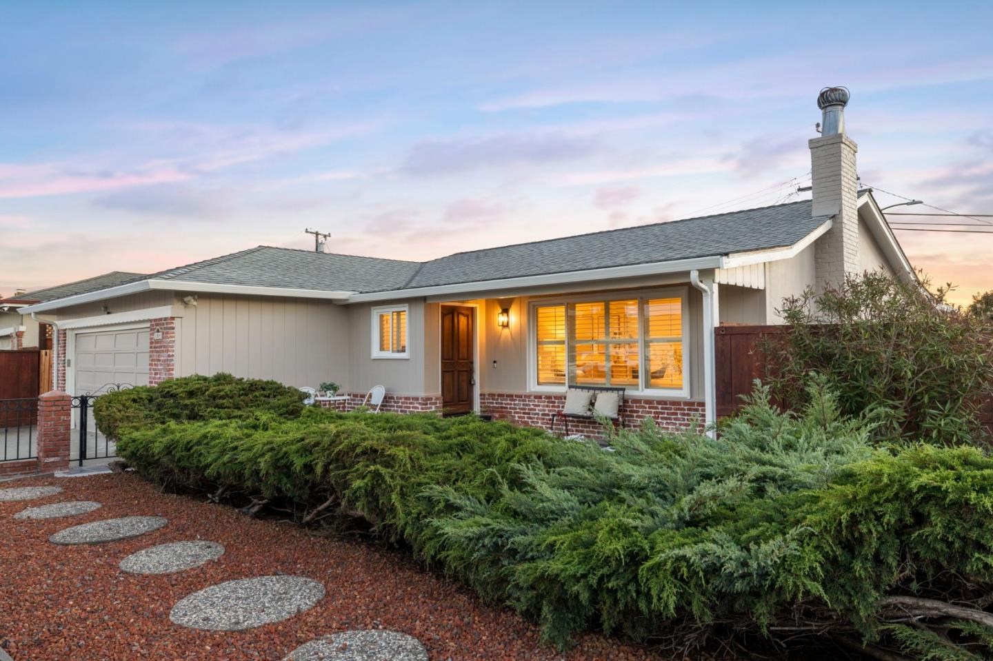 Detail Gallery Image 5 of 74 For 239 Prague St, San Mateo,  CA 94401 - 3 Beds | 2 Baths