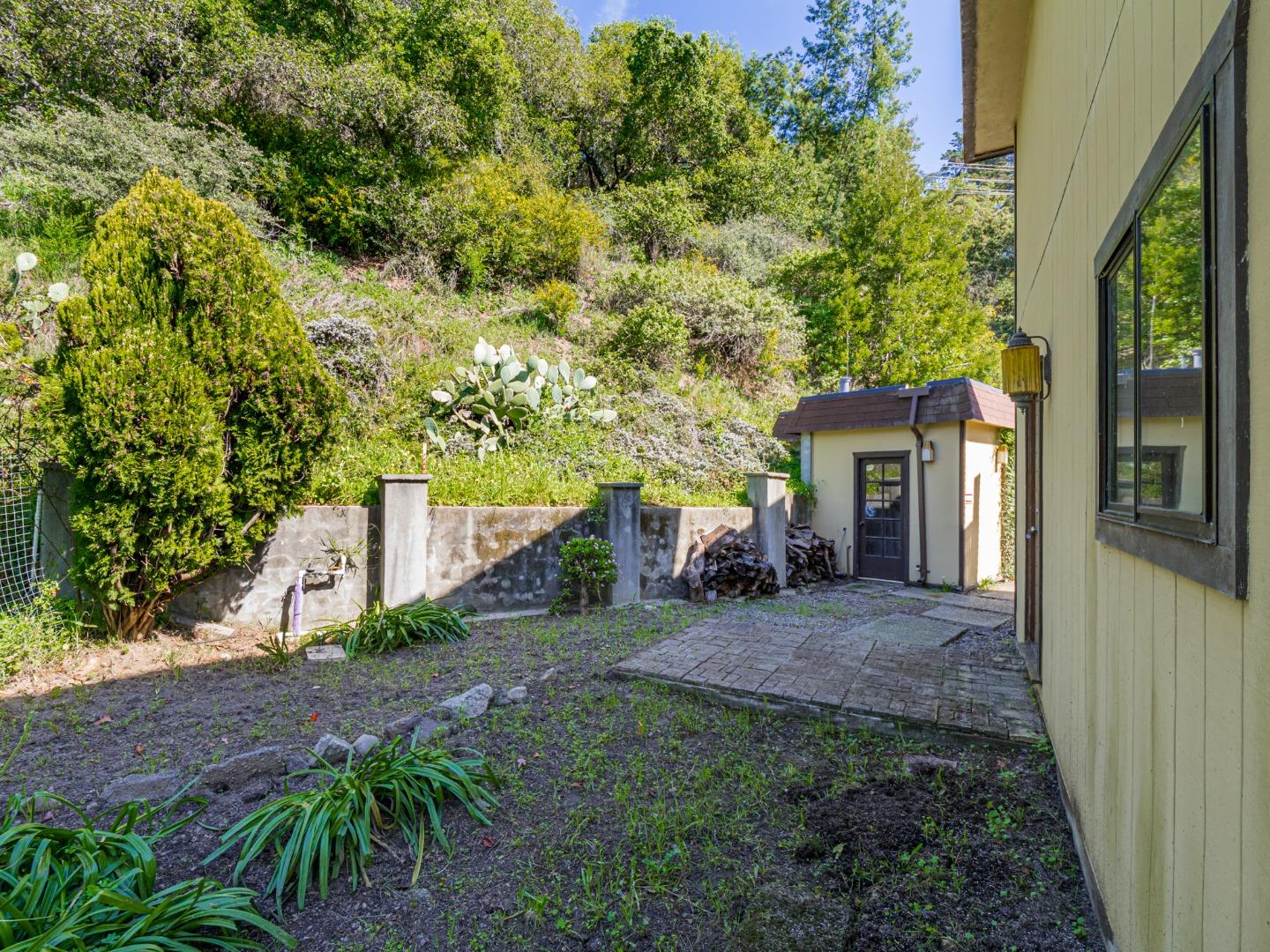 Detail Gallery Image 10 of 59 For 2004 Ocean Street Ext, Santa Cruz,  CA 95060 - 4 Beds | 2/1 Baths