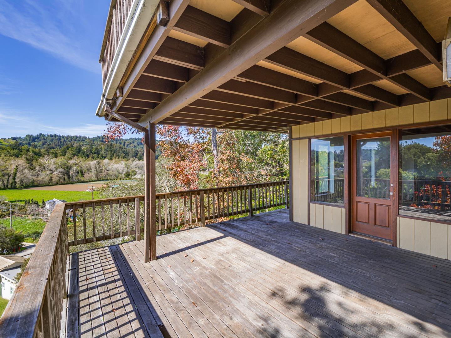 Detail Gallery Image 14 of 59 For 2004 Ocean Street Ext, Santa Cruz,  CA 95060 - 4 Beds | 2/1 Baths