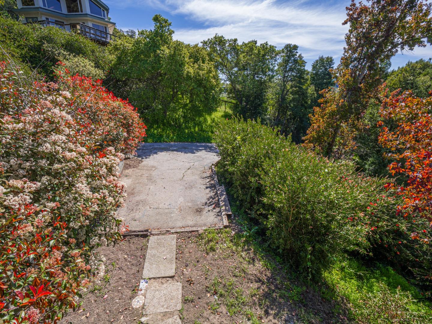 Detail Gallery Image 19 of 59 For 2004 Ocean Street Ext, Santa Cruz,  CA 95060 - 4 Beds | 2/1 Baths