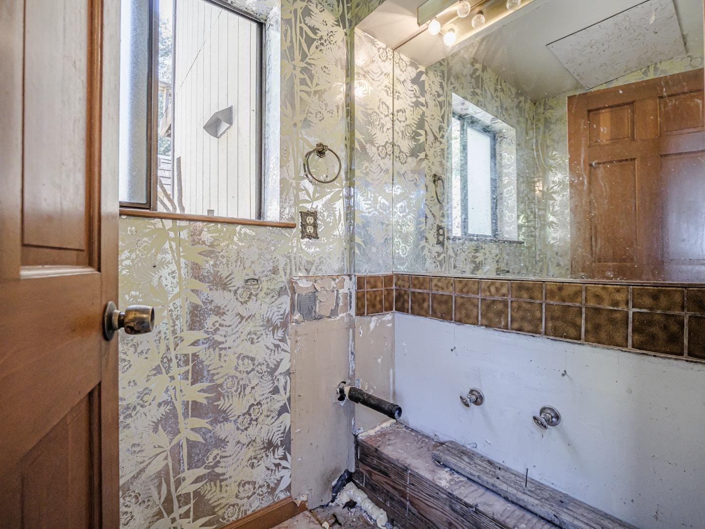 Detail Gallery Image 21 of 59 For 2004 Ocean Street Ext, Santa Cruz,  CA 95060 - 4 Beds | 2/1 Baths