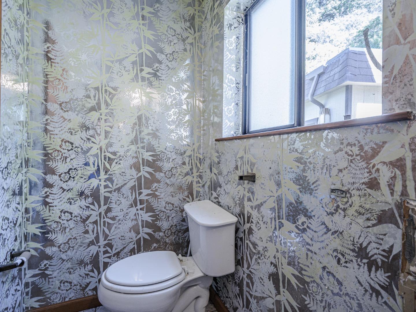 Detail Gallery Image 22 of 59 For 2004 Ocean Street Ext, Santa Cruz,  CA 95060 - 4 Beds | 2/1 Baths