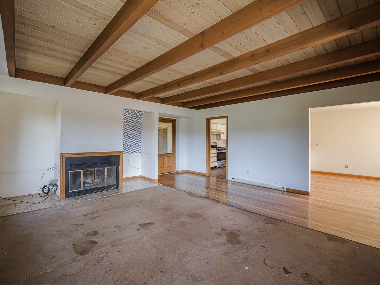 Detail Gallery Image 26 of 59 For 2004 Ocean Street Ext, Santa Cruz,  CA 95060 - 4 Beds | 2/1 Baths