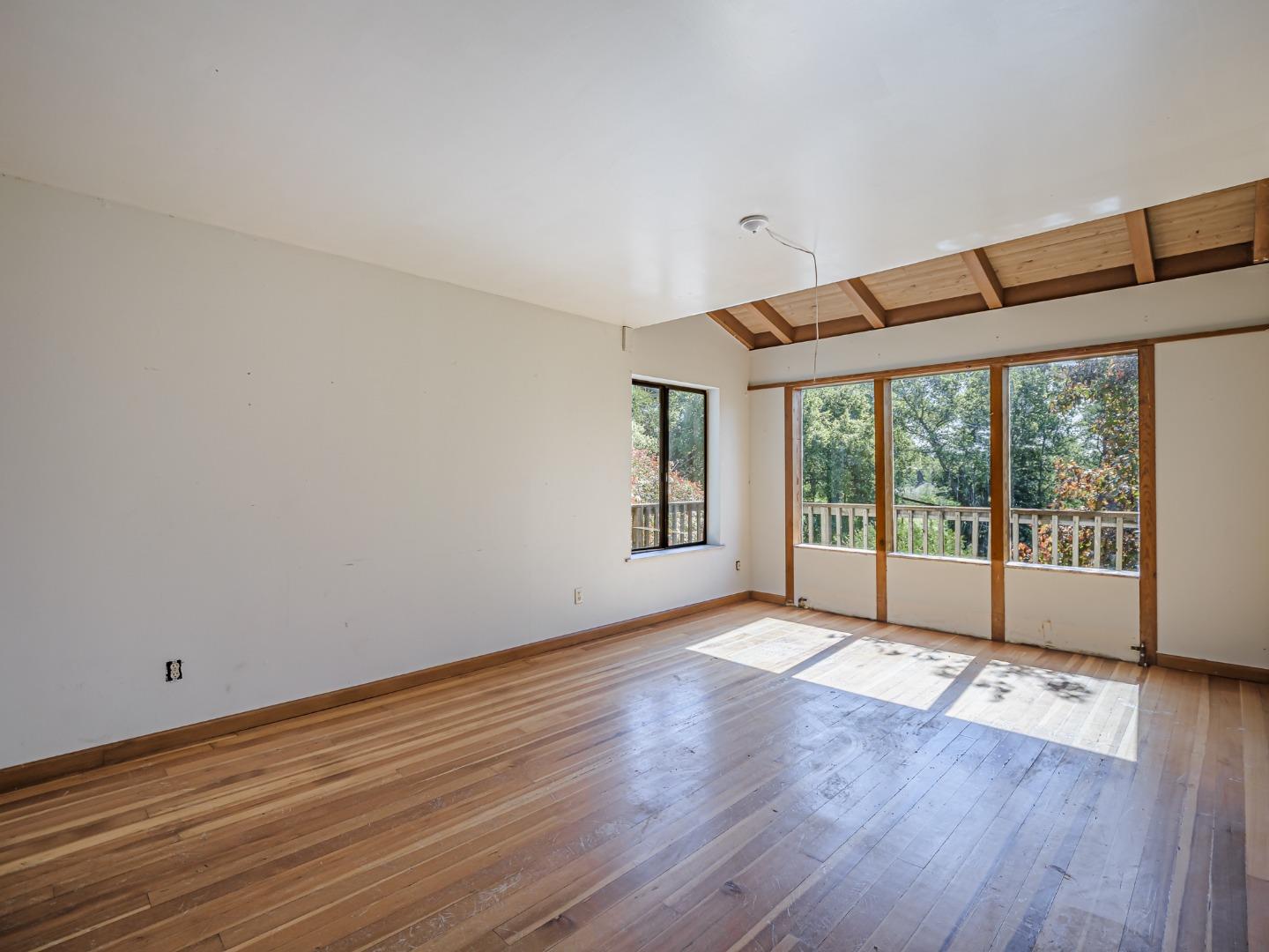 Detail Gallery Image 29 of 59 For 2004 Ocean Street Ext, Santa Cruz,  CA 95060 - 4 Beds | 2/1 Baths