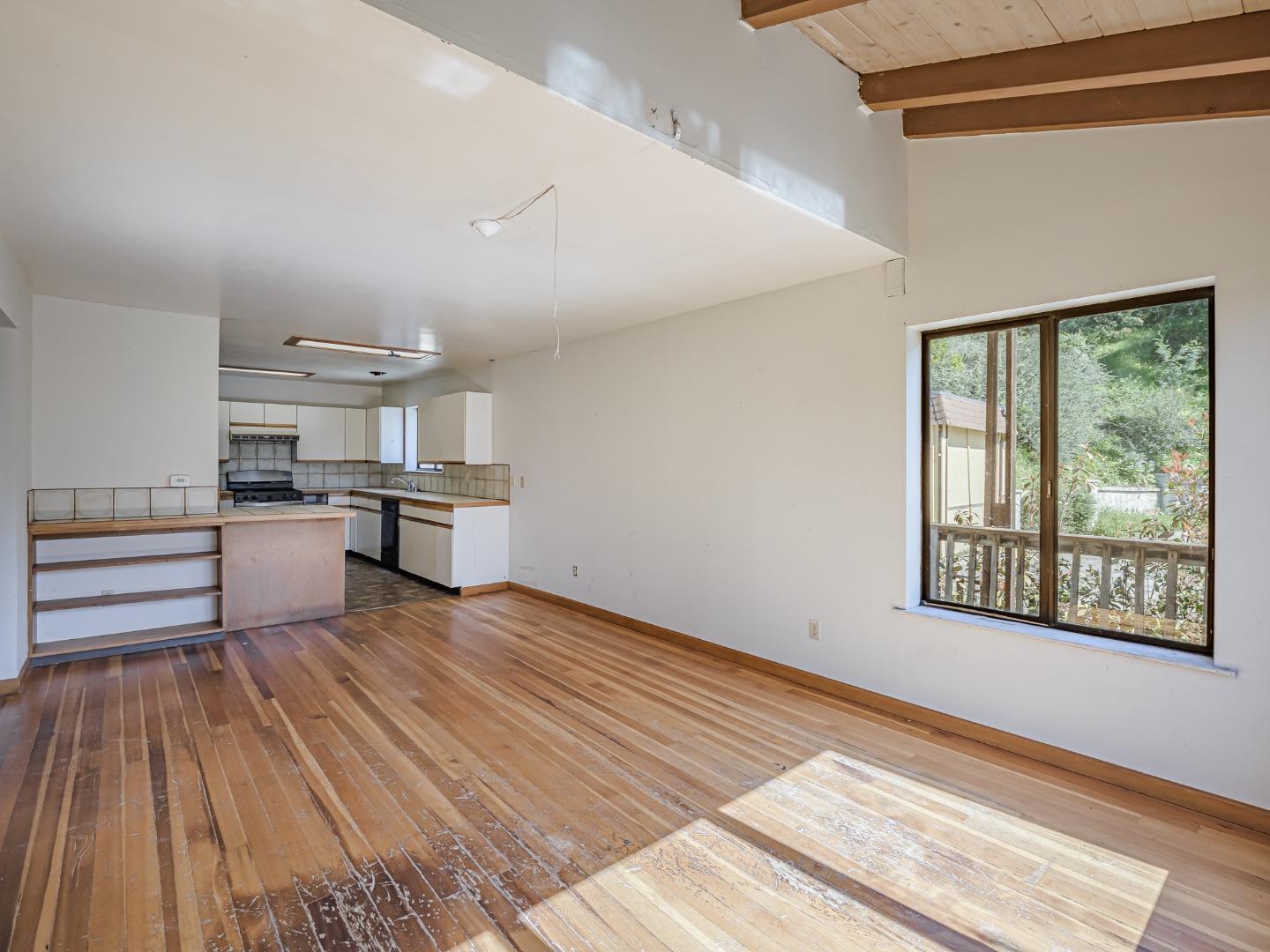 Detail Gallery Image 31 of 59 For 2004 Ocean Street Ext, Santa Cruz,  CA 95060 - 4 Beds | 2/1 Baths