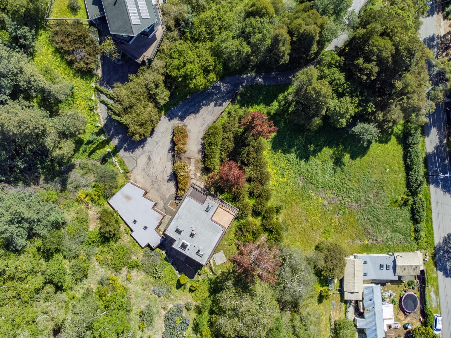 Detail Gallery Image 36 of 59 For 2004 Ocean Street Ext, Santa Cruz,  CA 95060 - 4 Beds | 2/1 Baths