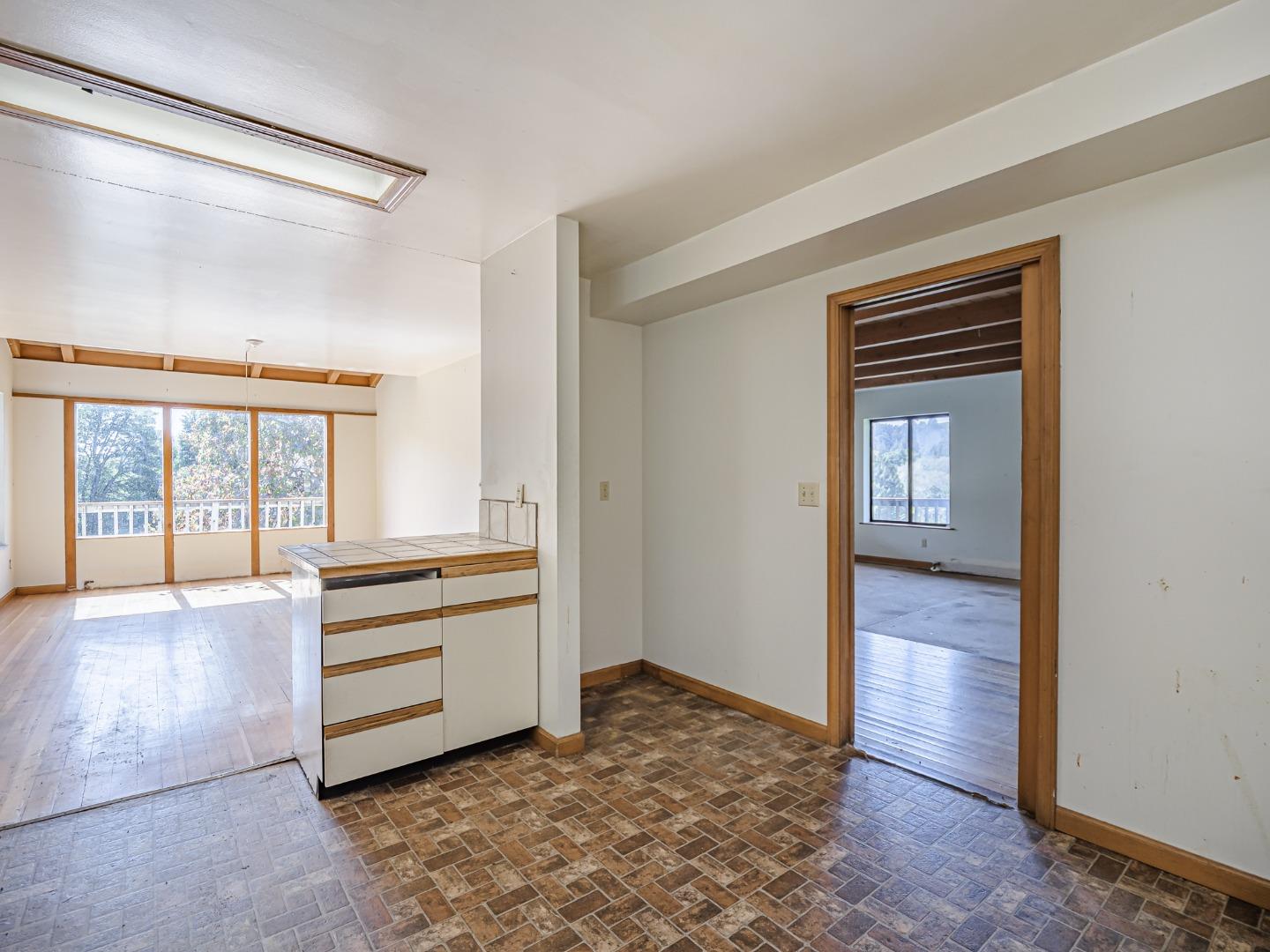 Detail Gallery Image 37 of 59 For 2004 Ocean Street Ext, Santa Cruz,  CA 95060 - 4 Beds | 2/1 Baths