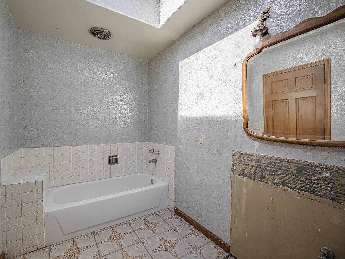 Detail Gallery Image 41 of 59 For 2004 Ocean Street Ext, Santa Cruz,  CA 95060 - 4 Beds | 2/1 Baths