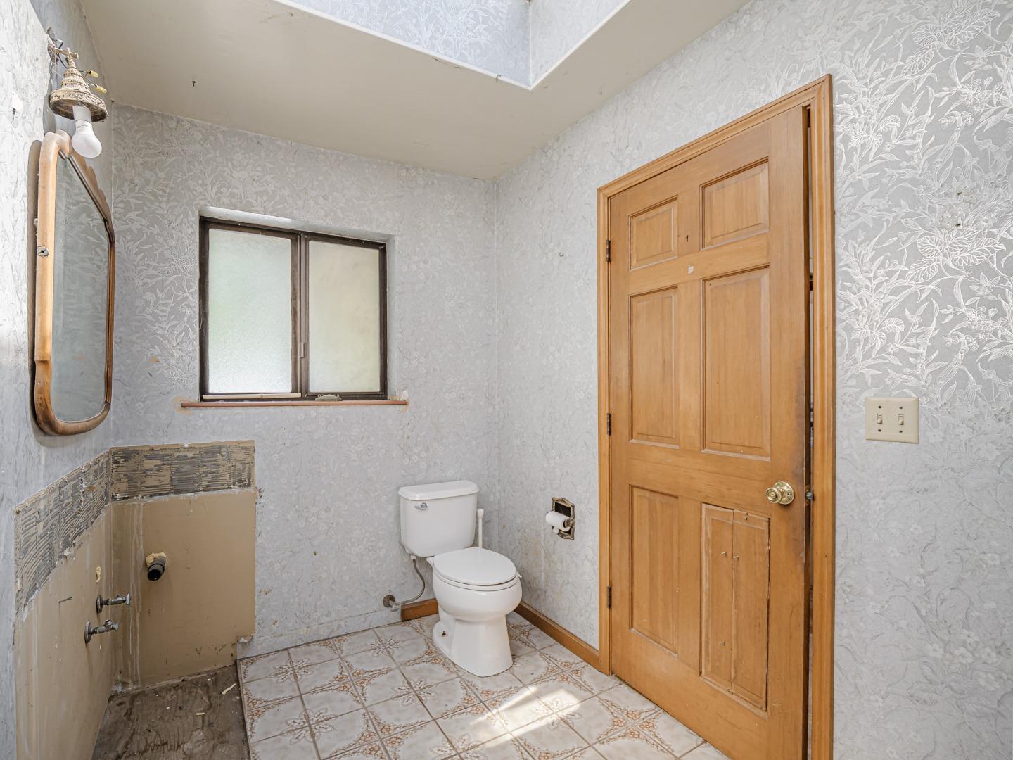 Detail Gallery Image 42 of 59 For 2004 Ocean Street Ext, Santa Cruz,  CA 95060 - 4 Beds | 2/1 Baths