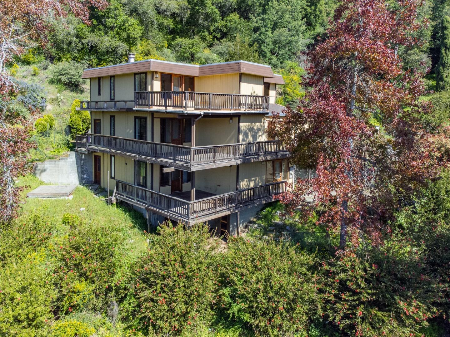 Detail Gallery Image 46 of 59 For 2004 Ocean Street Ext, Santa Cruz,  CA 95060 - 4 Beds | 2/1 Baths