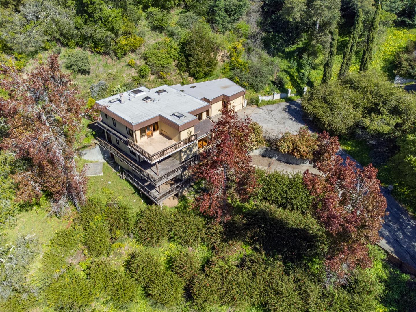 Detail Gallery Image 50 of 59 For 2004 Ocean Street Ext, Santa Cruz,  CA 95060 - 4 Beds | 2/1 Baths