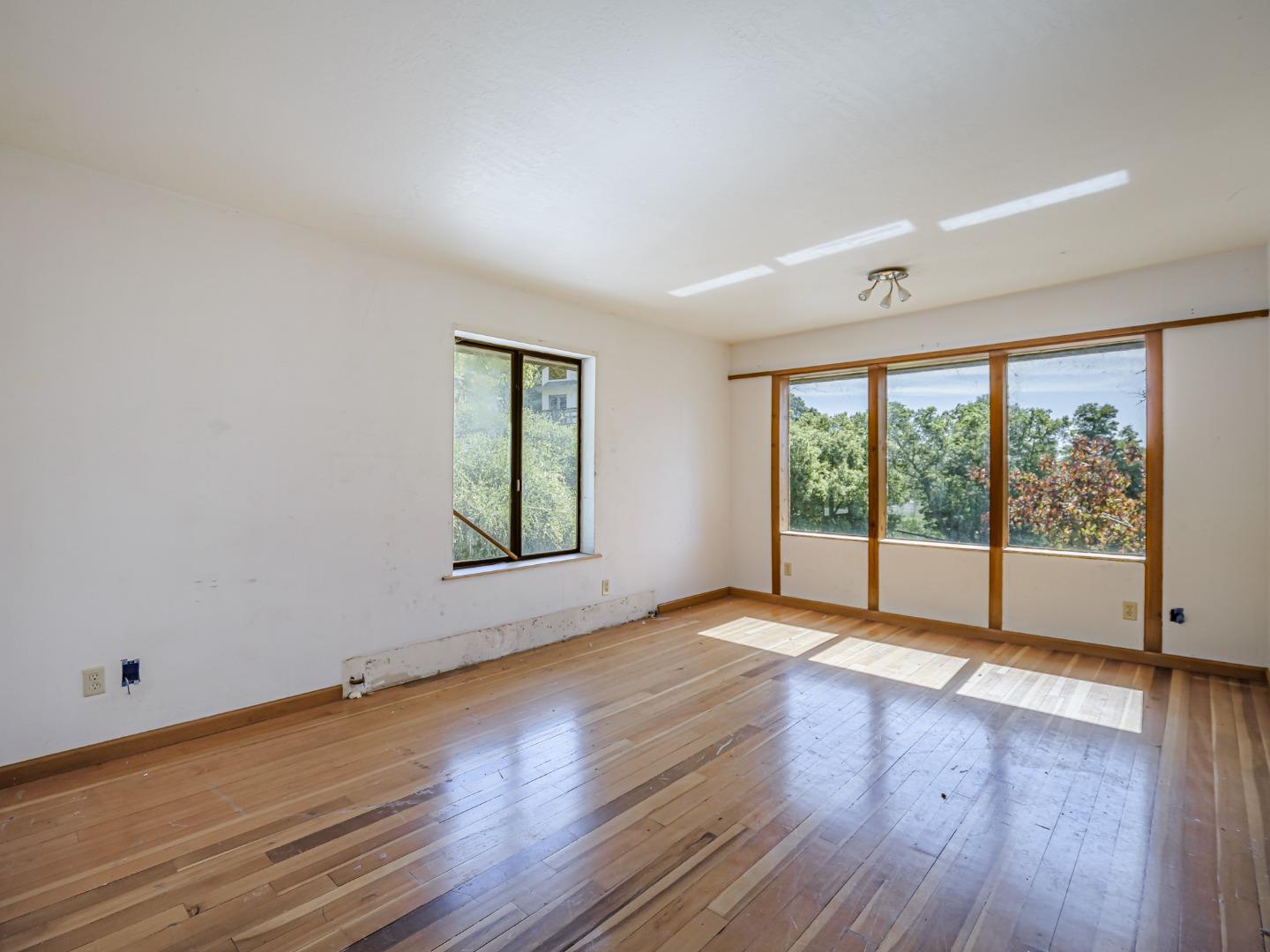 Detail Gallery Image 52 of 59 For 2004 Ocean Street Ext, Santa Cruz,  CA 95060 - 4 Beds | 2/1 Baths