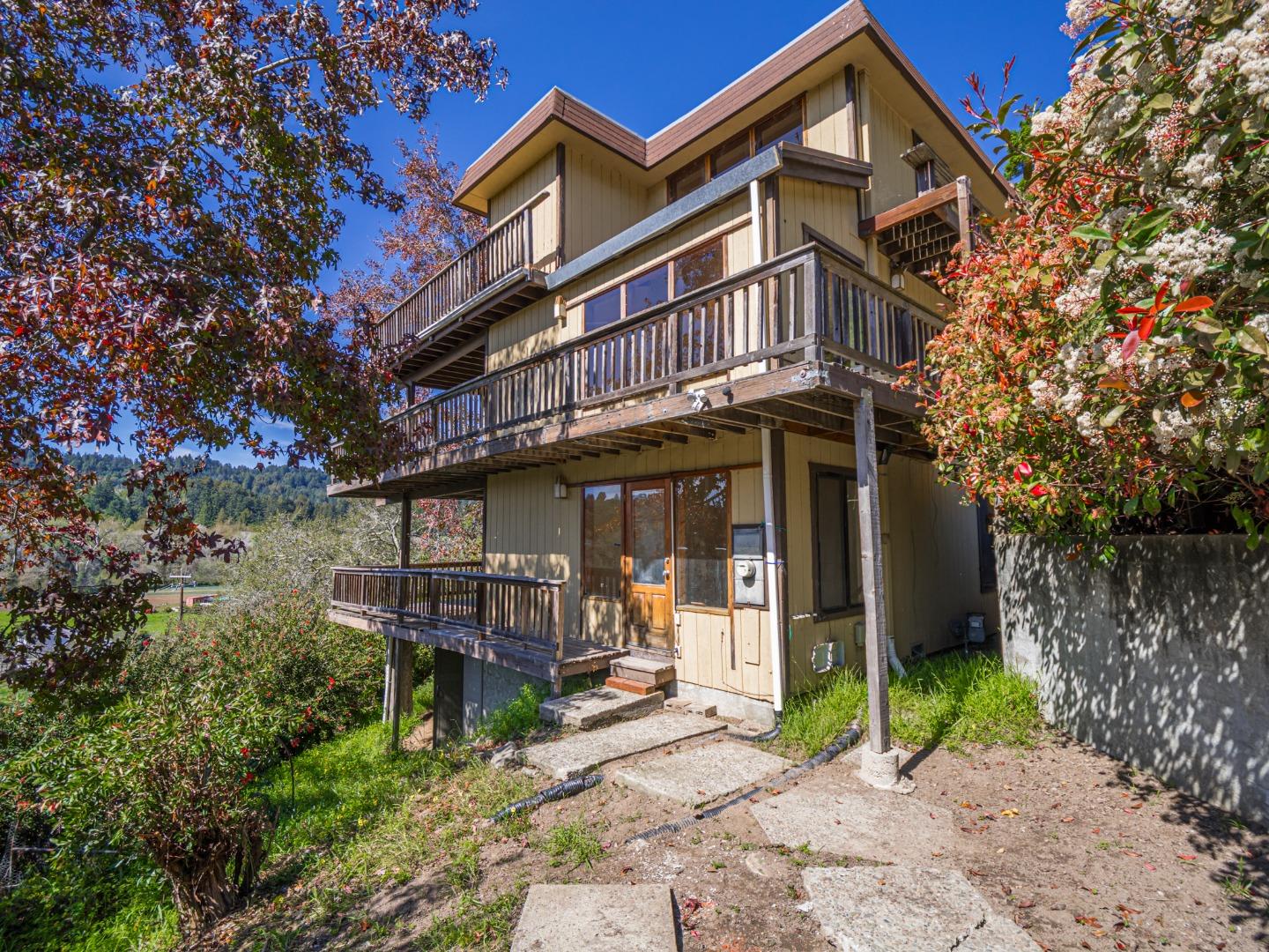 Detail Gallery Image 59 of 59 For 2004 Ocean Street Ext, Santa Cruz,  CA 95060 - 4 Beds | 2/1 Baths