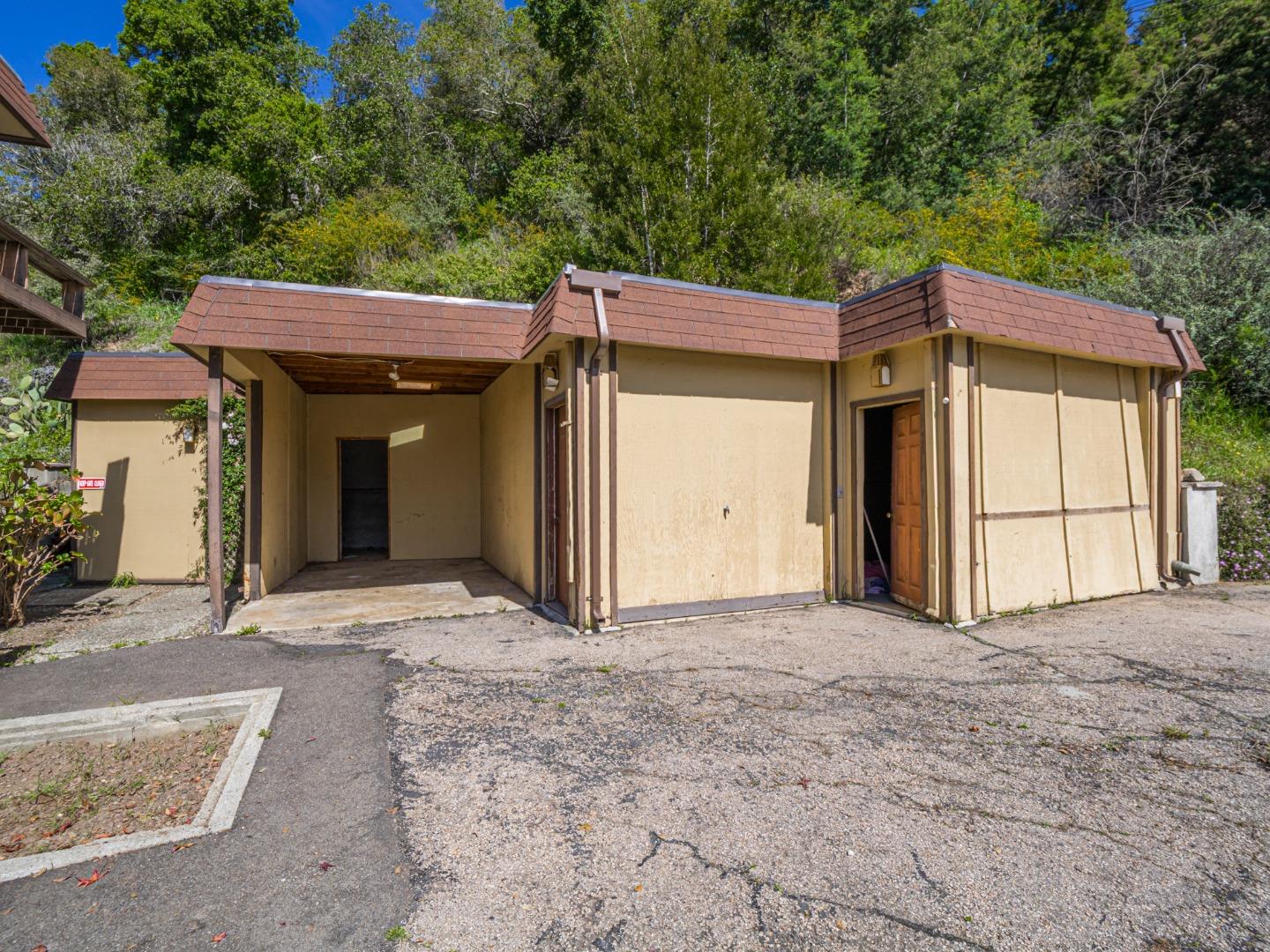 Detail Gallery Image 6 of 59 For 2004 Ocean Street Ext, Santa Cruz,  CA 95060 - 4 Beds | 2/1 Baths