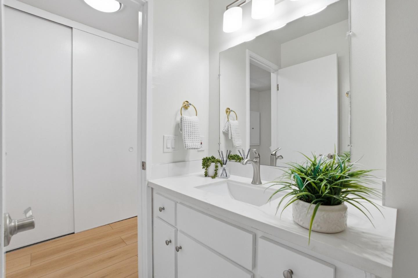 Detail Gallery Image 10 of 67 For 315 Carlos Ave, Redwood City,  CA 94061 - 3 Beds | 2/1 Baths