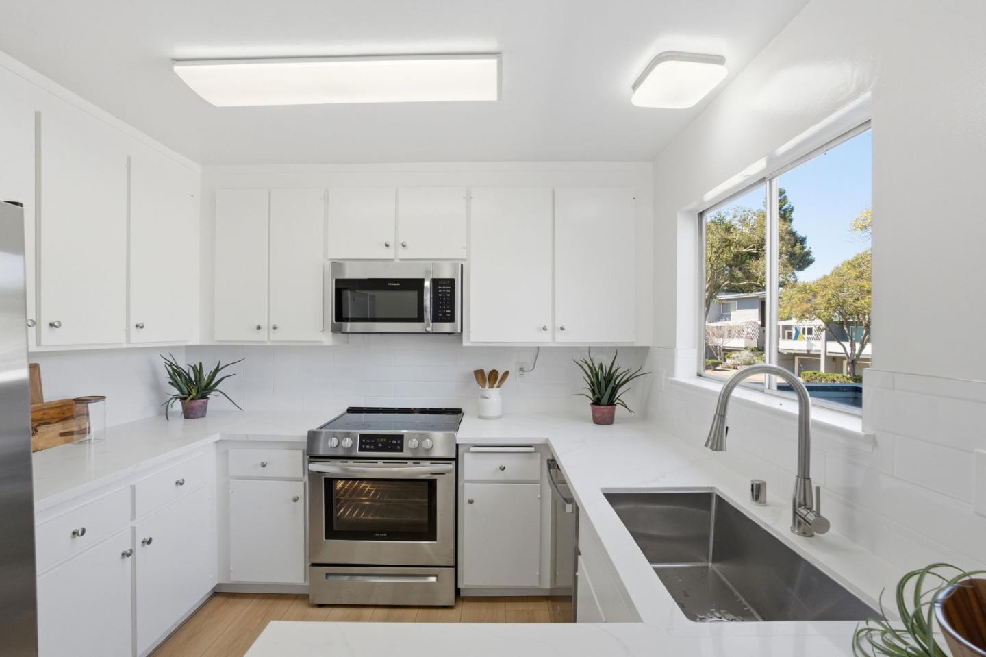 Detail Gallery Image 17 of 67 For 315 Carlos Ave, Redwood City,  CA 94061 - 3 Beds | 2/1 Baths