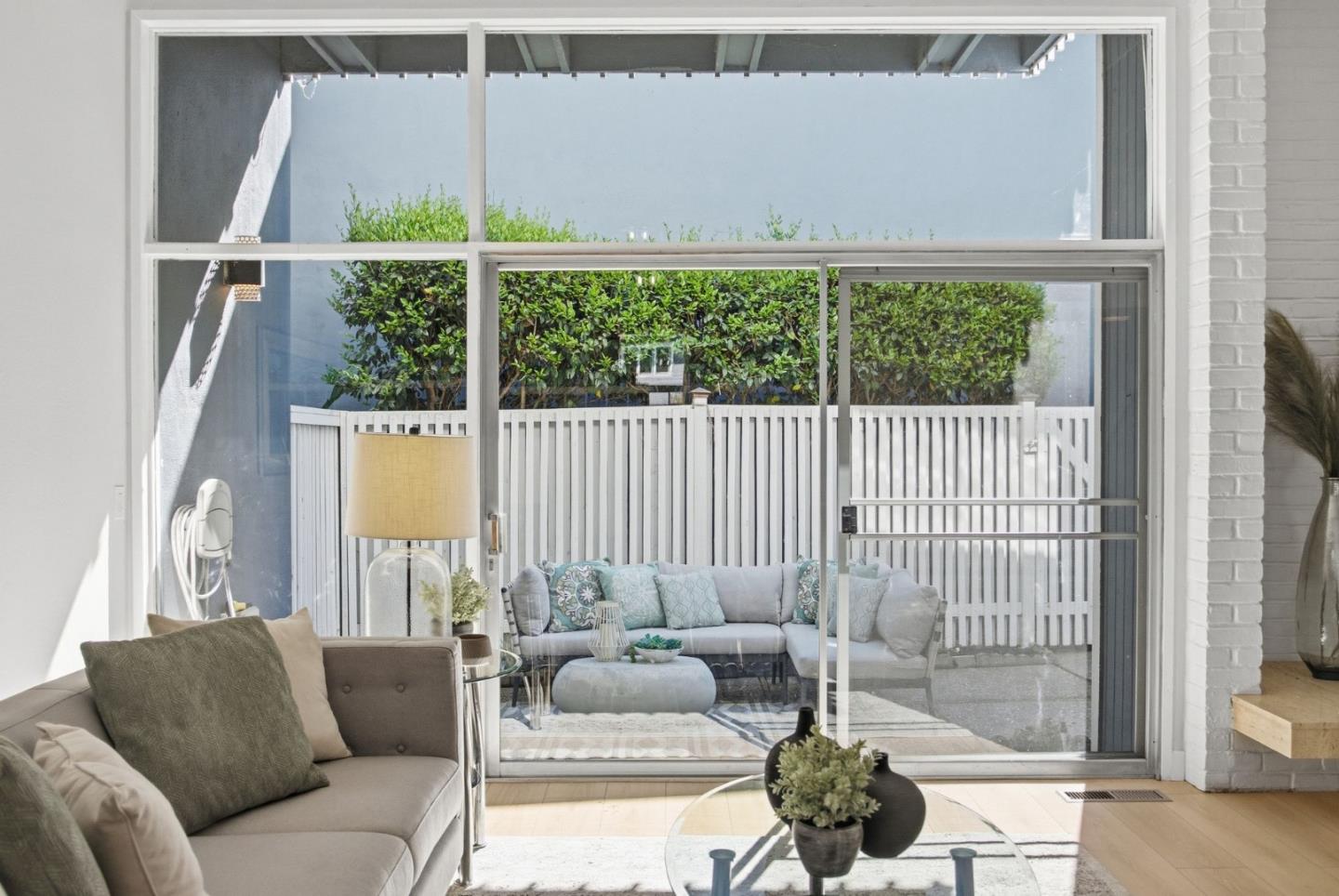 Detail Gallery Image 21 of 67 For 315 Carlos Ave, Redwood City,  CA 94061 - 3 Beds | 2/1 Baths