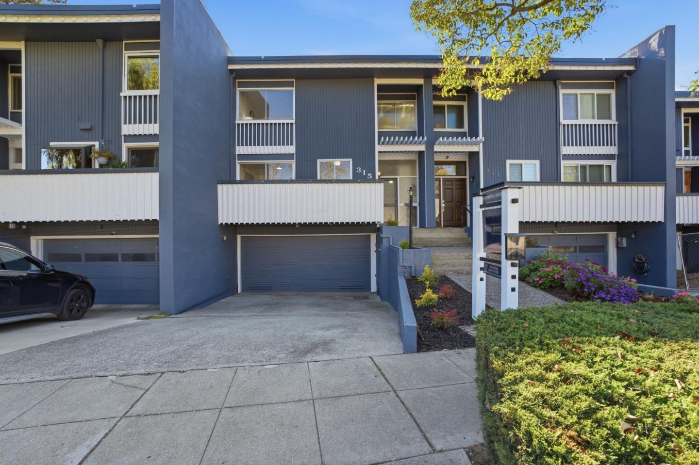 Detail Gallery Image 3 of 67 For 315 Carlos Ave, Redwood City,  CA 94061 - 3 Beds | 2/1 Baths