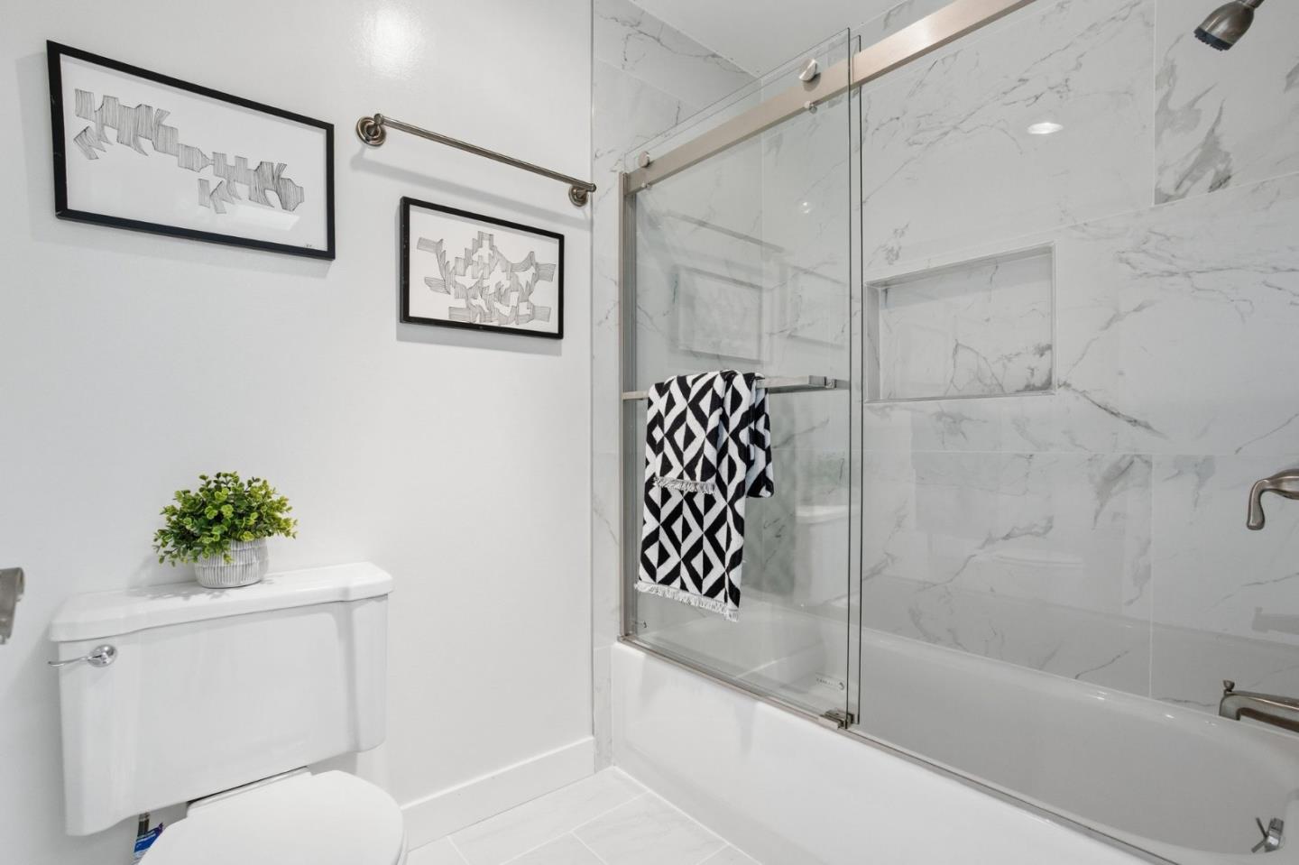 Detail Gallery Image 40 of 67 For 315 Carlos Ave, Redwood City,  CA 94061 - 3 Beds | 2/1 Baths