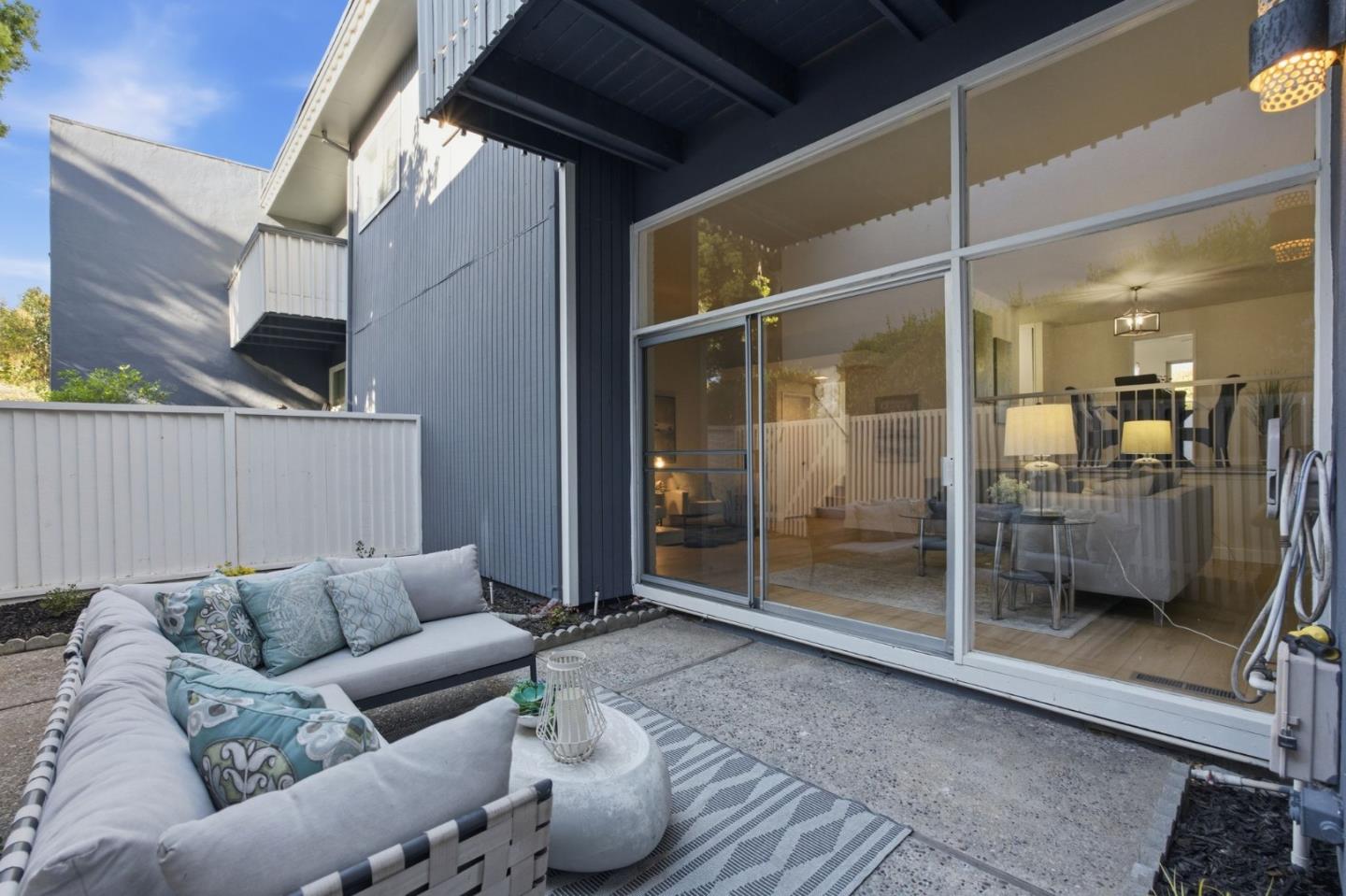 Detail Gallery Image 48 of 67 For 315 Carlos Ave, Redwood City,  CA 94061 - 3 Beds | 2/1 Baths