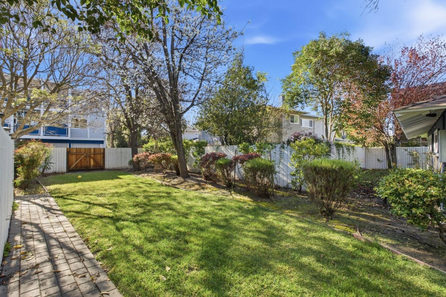 Detail Gallery Image 60 of 67 For 315 Carlos Ave, Redwood City,  CA 94061 - 3 Beds | 2/1 Baths